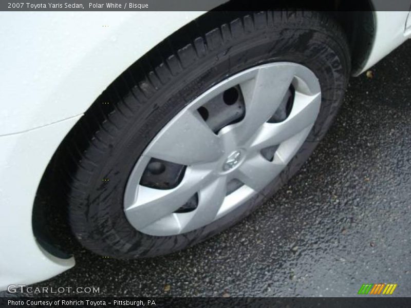 Polar White / Bisque 2007 Toyota Yaris Sedan