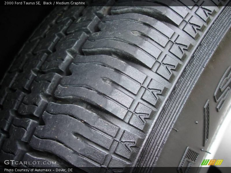 Black / Medium Graphite 2000 Ford Taurus SE