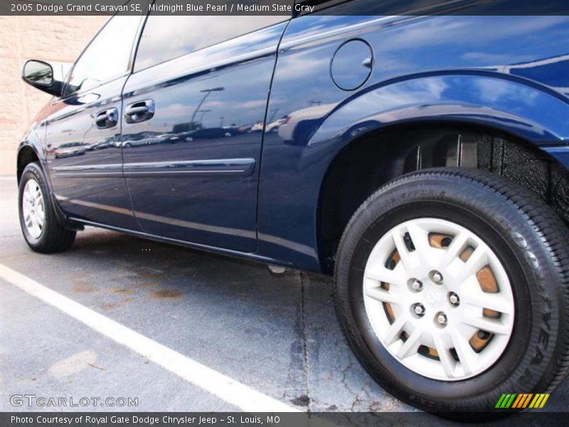 Midnight Blue Pearl / Medium Slate Gray 2005 Dodge Grand Caravan SE