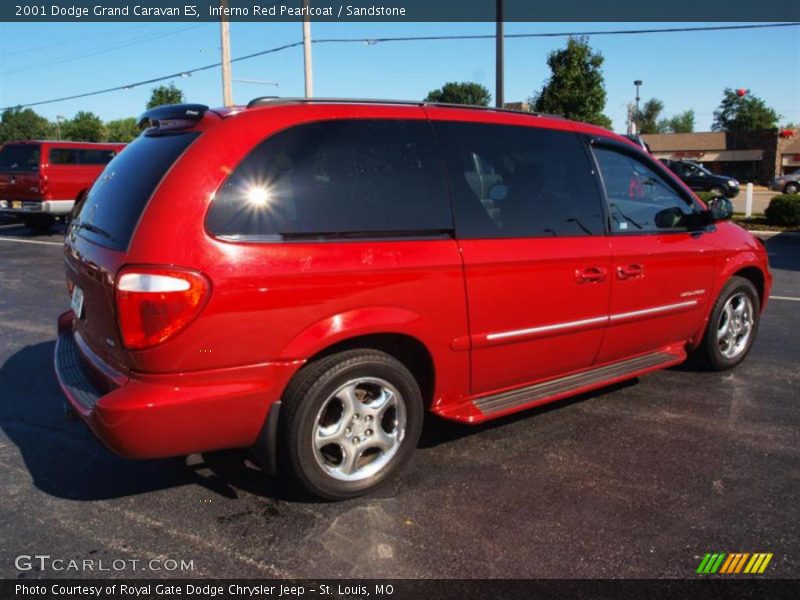 Inferno Red Pearlcoat / Sandstone 2001 Dodge Grand Caravan ES