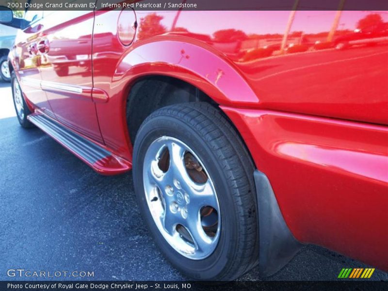 Inferno Red Pearlcoat / Sandstone 2001 Dodge Grand Caravan ES