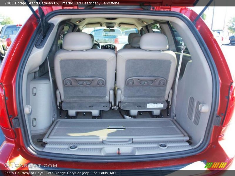 Inferno Red Pearlcoat / Sandstone 2001 Dodge Grand Caravan ES