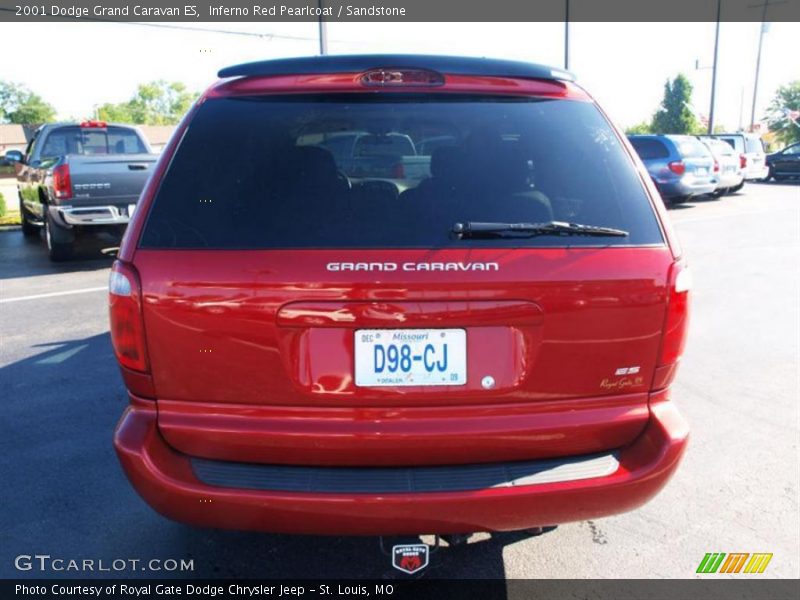 Inferno Red Pearlcoat / Sandstone 2001 Dodge Grand Caravan ES