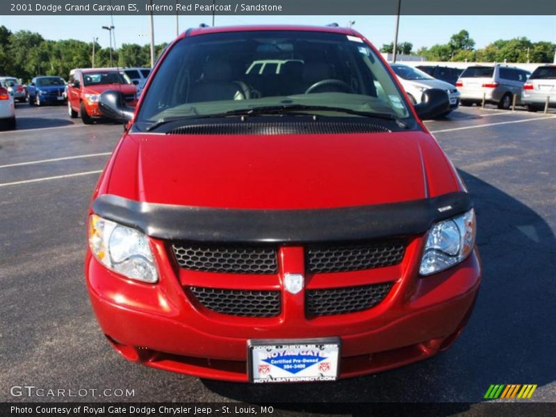 Inferno Red Pearlcoat / Sandstone 2001 Dodge Grand Caravan ES