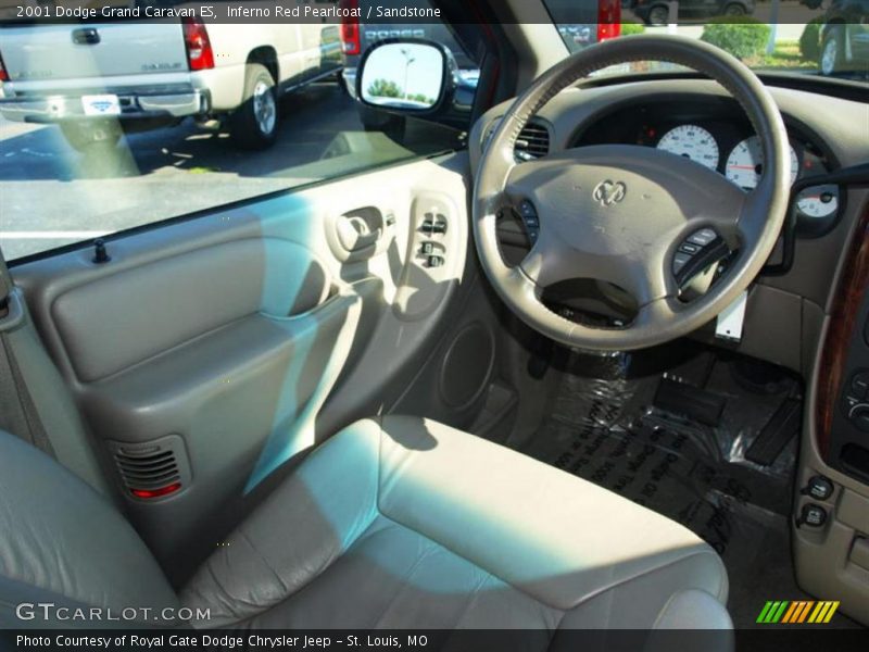 Inferno Red Pearlcoat / Sandstone 2001 Dodge Grand Caravan ES