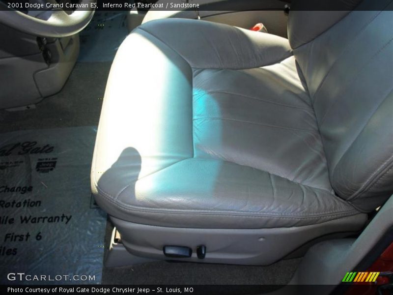 Inferno Red Pearlcoat / Sandstone 2001 Dodge Grand Caravan ES