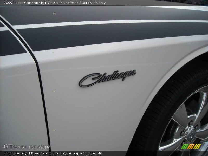 Stone White / Dark Slate Gray 2009 Dodge Challenger R/T Classic