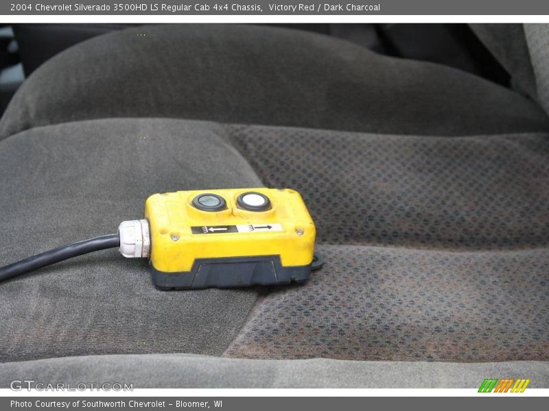 Victory Red / Dark Charcoal 2004 Chevrolet Silverado 3500HD LS Regular Cab 4x4 Chassis