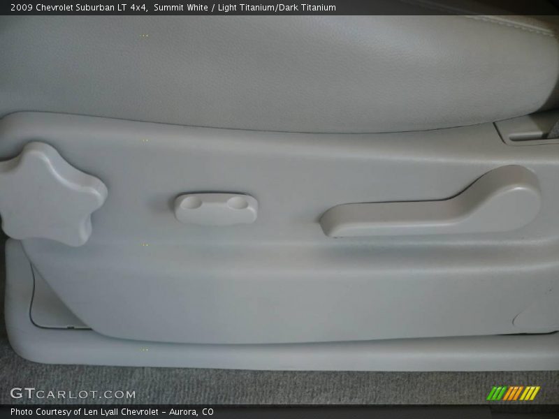 Summit White / Light Titanium/Dark Titanium 2009 Chevrolet Suburban LT 4x4