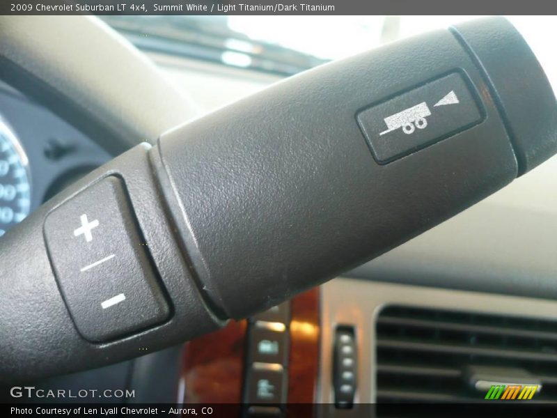 Summit White / Light Titanium/Dark Titanium 2009 Chevrolet Suburban LT 4x4