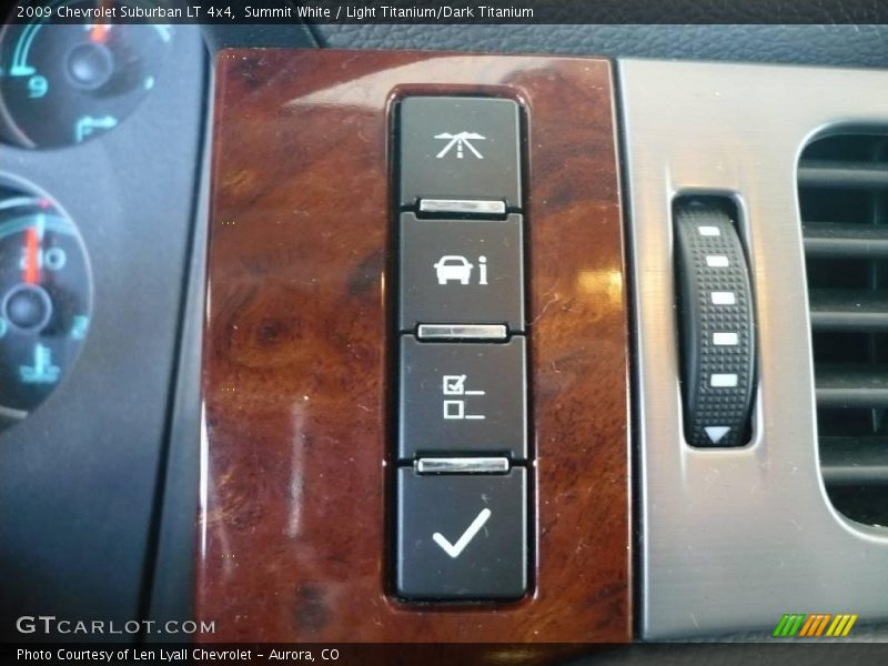 Summit White / Light Titanium/Dark Titanium 2009 Chevrolet Suburban LT 4x4