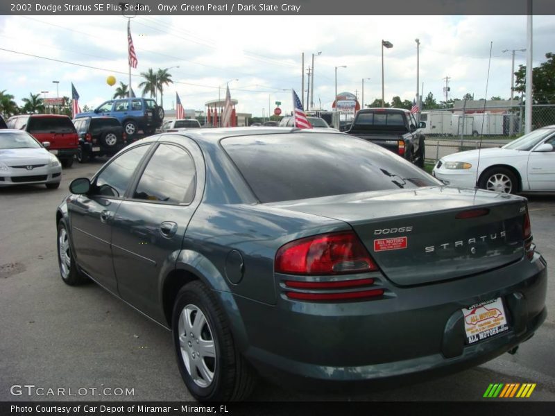 Onyx Green Pearl / Dark Slate Gray 2002 Dodge Stratus SE Plus Sedan
