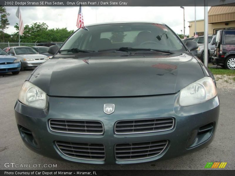 Onyx Green Pearl / Dark Slate Gray 2002 Dodge Stratus SE Plus Sedan