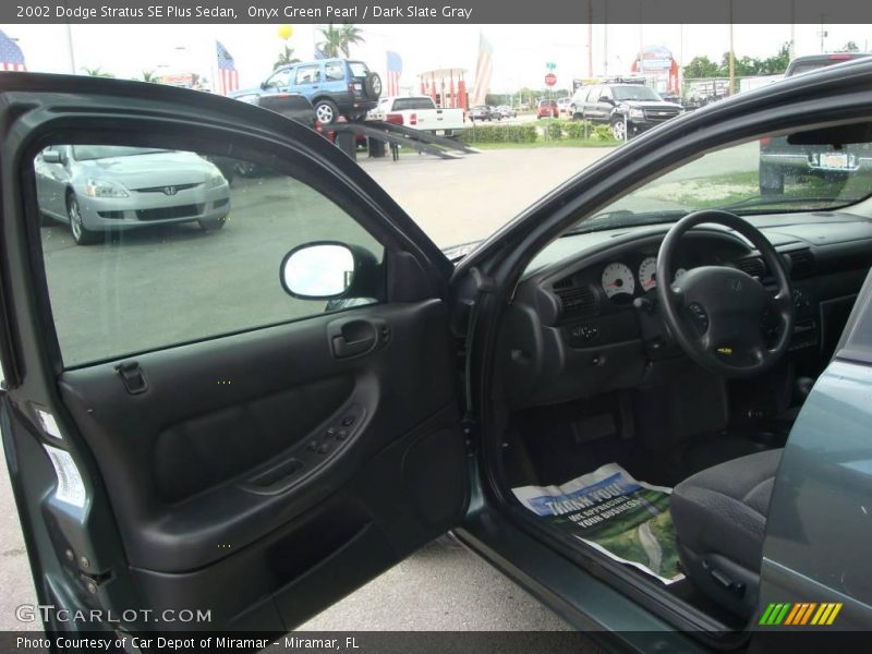 Onyx Green Pearl / Dark Slate Gray 2002 Dodge Stratus SE Plus Sedan
