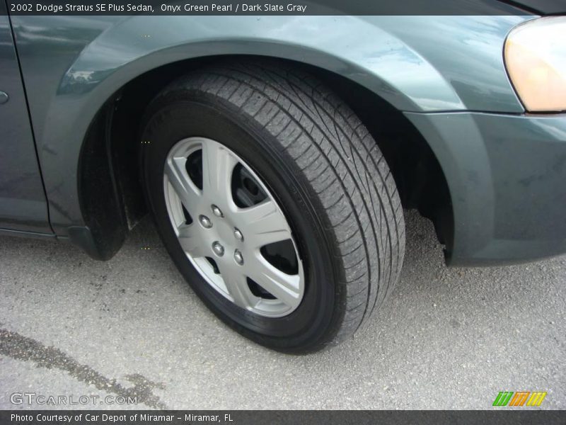 Onyx Green Pearl / Dark Slate Gray 2002 Dodge Stratus SE Plus Sedan