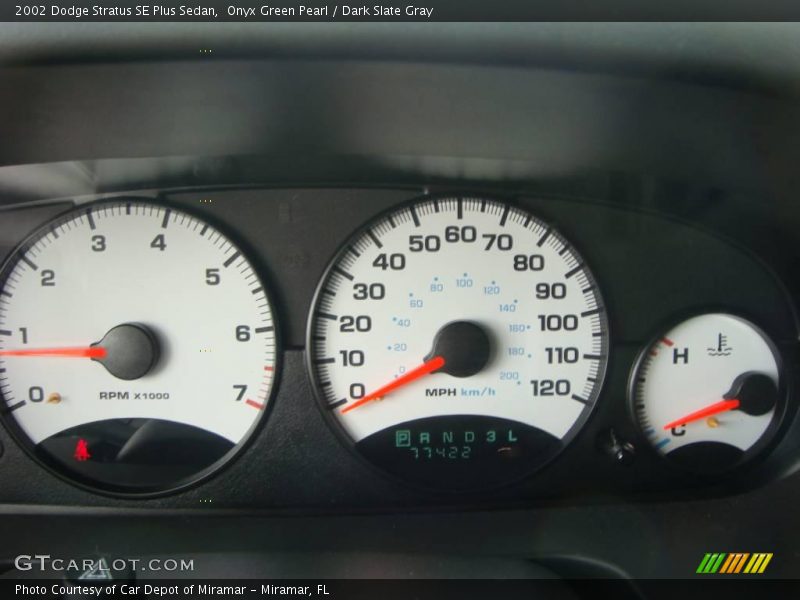 Onyx Green Pearl / Dark Slate Gray 2002 Dodge Stratus SE Plus Sedan