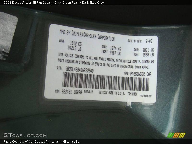 Onyx Green Pearl / Dark Slate Gray 2002 Dodge Stratus SE Plus Sedan