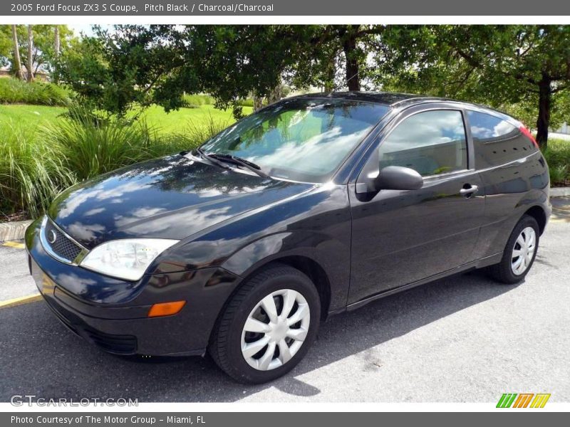 Pitch Black / Charcoal/Charcoal 2005 Ford Focus ZX3 S Coupe