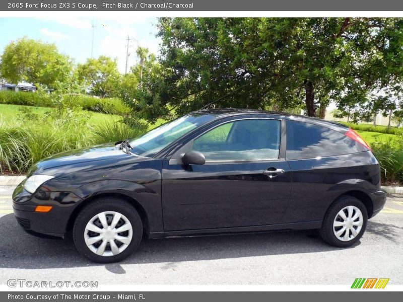 Pitch Black / Charcoal/Charcoal 2005 Ford Focus ZX3 S Coupe