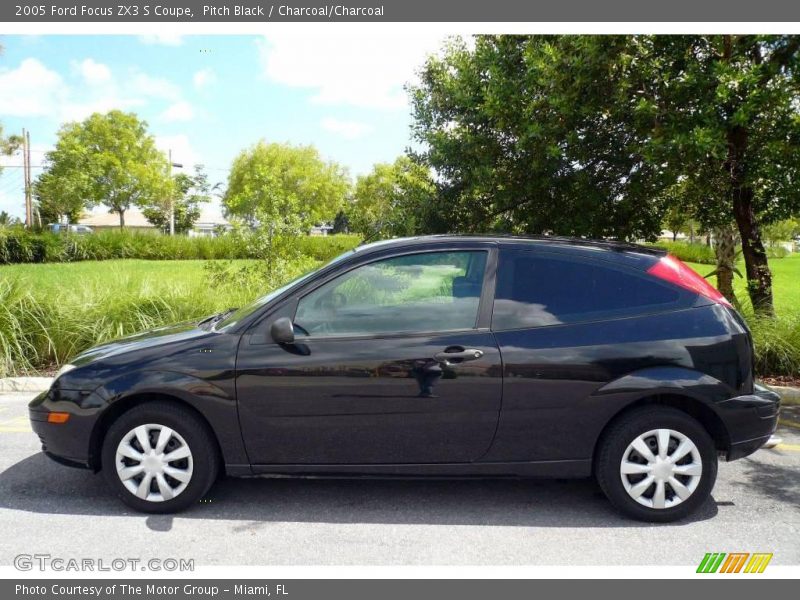 Pitch Black / Charcoal/Charcoal 2005 Ford Focus ZX3 S Coupe