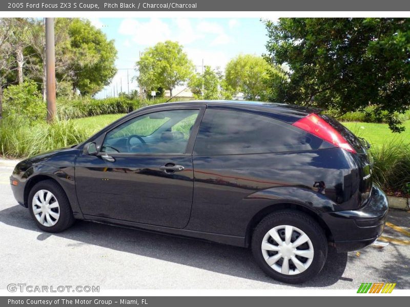 Pitch Black / Charcoal/Charcoal 2005 Ford Focus ZX3 S Coupe