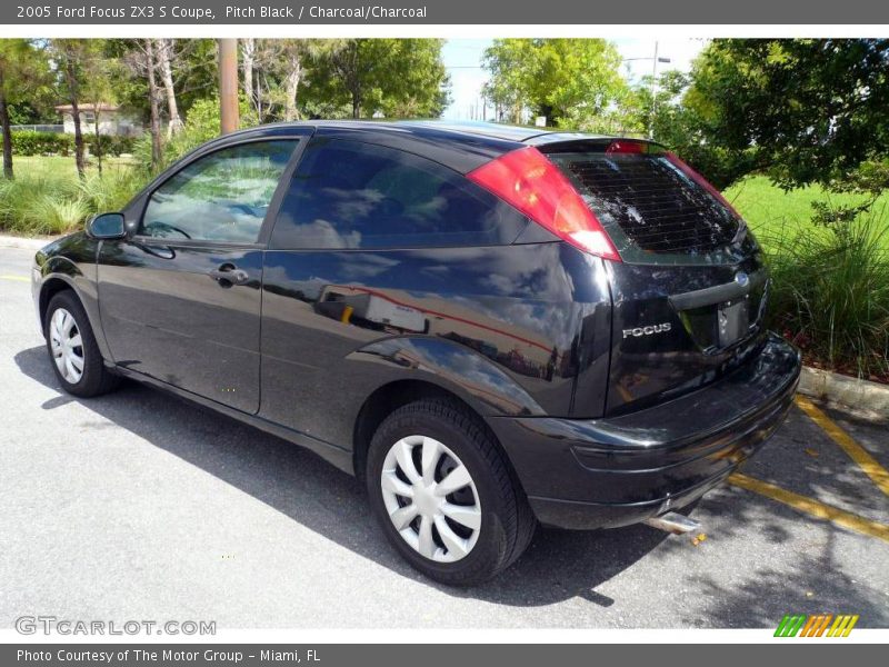 Pitch Black / Charcoal/Charcoal 2005 Ford Focus ZX3 S Coupe