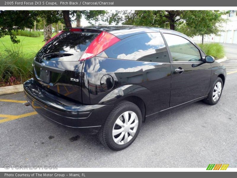 Pitch Black / Charcoal/Charcoal 2005 Ford Focus ZX3 S Coupe