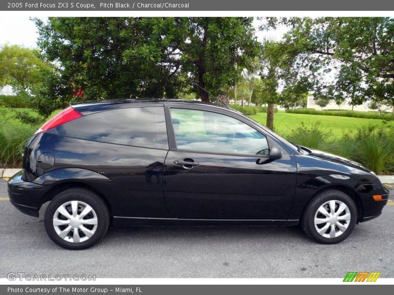 Pitch Black / Charcoal/Charcoal 2005 Ford Focus ZX3 S Coupe