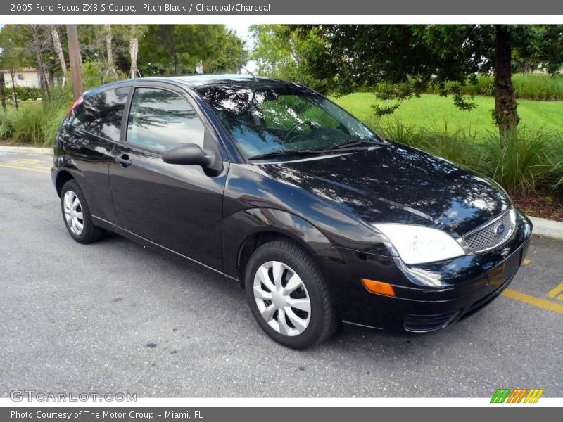 Pitch Black / Charcoal/Charcoal 2005 Ford Focus ZX3 S Coupe