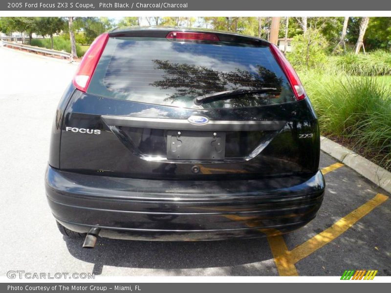 Pitch Black / Charcoal/Charcoal 2005 Ford Focus ZX3 S Coupe