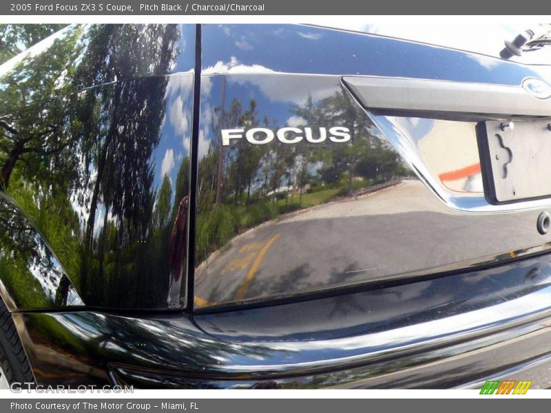 Pitch Black / Charcoal/Charcoal 2005 Ford Focus ZX3 S Coupe