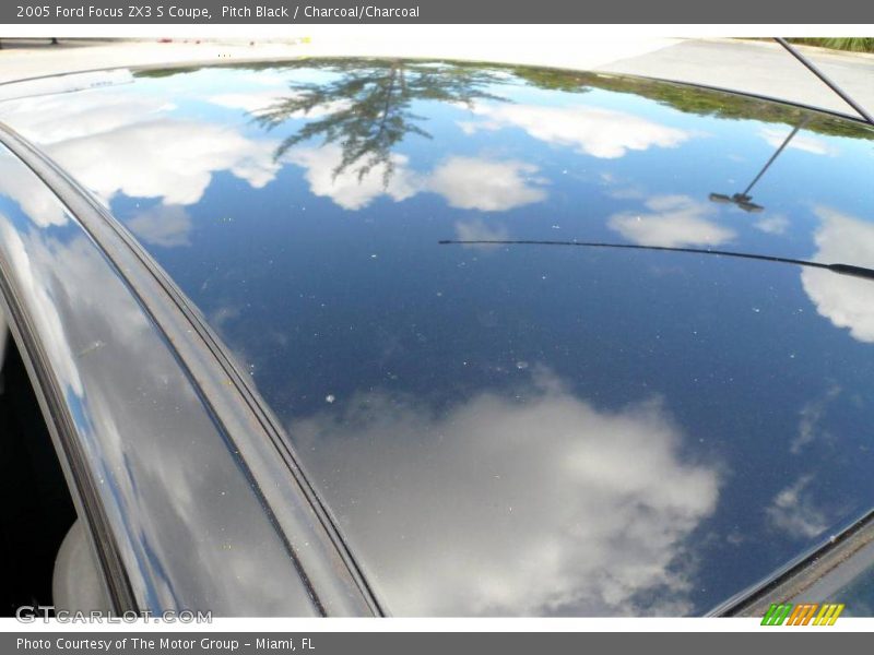 Pitch Black / Charcoal/Charcoal 2005 Ford Focus ZX3 S Coupe