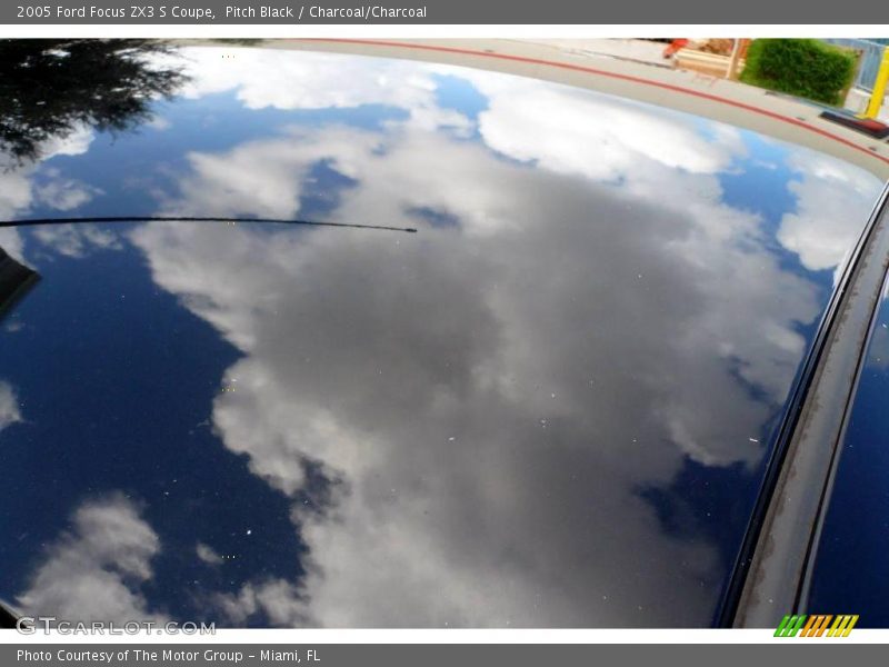 Pitch Black / Charcoal/Charcoal 2005 Ford Focus ZX3 S Coupe