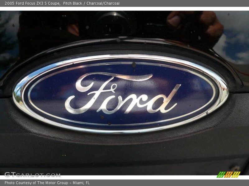 Pitch Black / Charcoal/Charcoal 2005 Ford Focus ZX3 S Coupe
