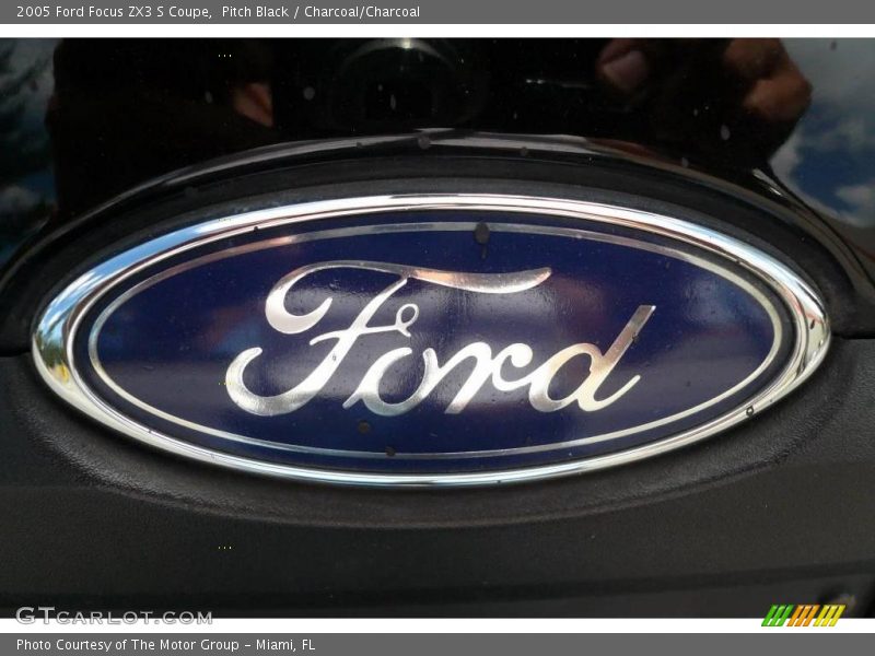 Pitch Black / Charcoal/Charcoal 2005 Ford Focus ZX3 S Coupe