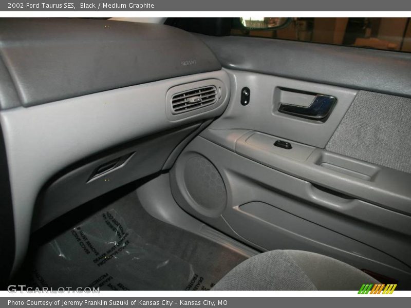 Black / Medium Graphite 2002 Ford Taurus SES