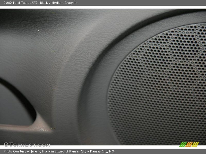 Black / Medium Graphite 2002 Ford Taurus SES