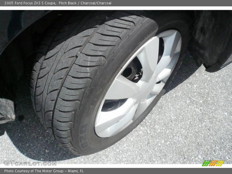 Pitch Black / Charcoal/Charcoal 2005 Ford Focus ZX3 S Coupe