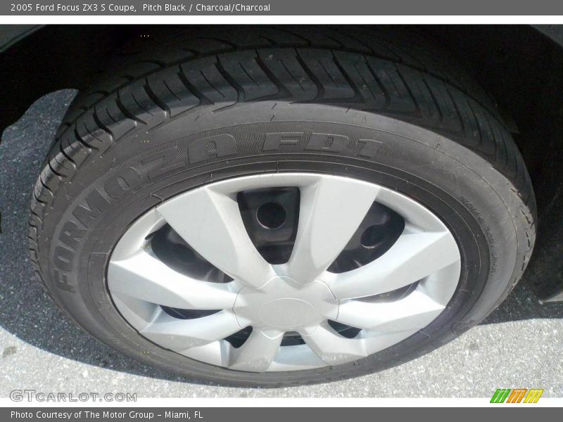 Pitch Black / Charcoal/Charcoal 2005 Ford Focus ZX3 S Coupe