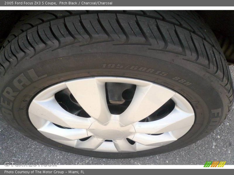 Pitch Black / Charcoal/Charcoal 2005 Ford Focus ZX3 S Coupe