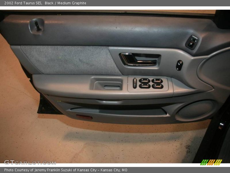 Black / Medium Graphite 2002 Ford Taurus SES