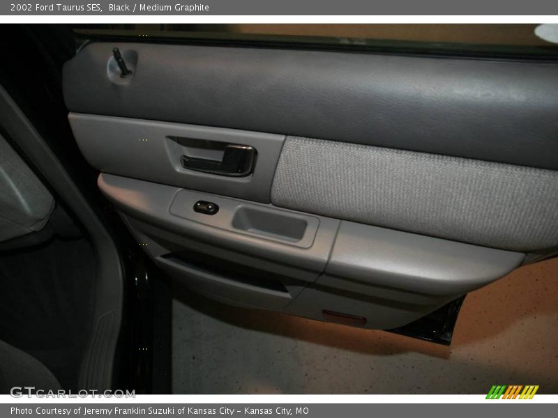 Black / Medium Graphite 2002 Ford Taurus SES