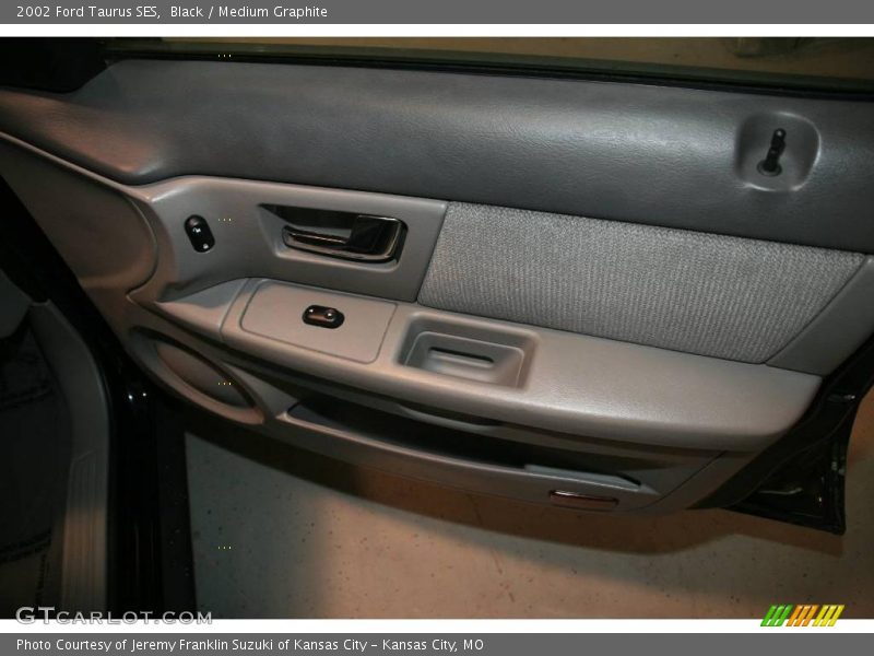 Black / Medium Graphite 2002 Ford Taurus SES