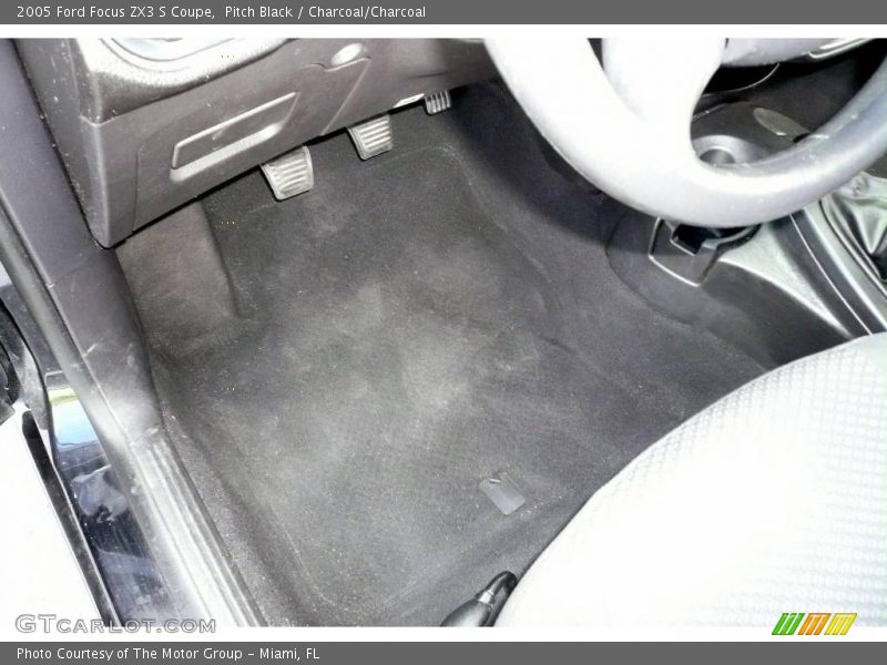 Pitch Black / Charcoal/Charcoal 2005 Ford Focus ZX3 S Coupe