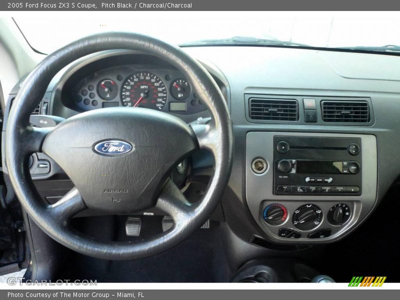 Pitch Black / Charcoal/Charcoal 2005 Ford Focus ZX3 S Coupe