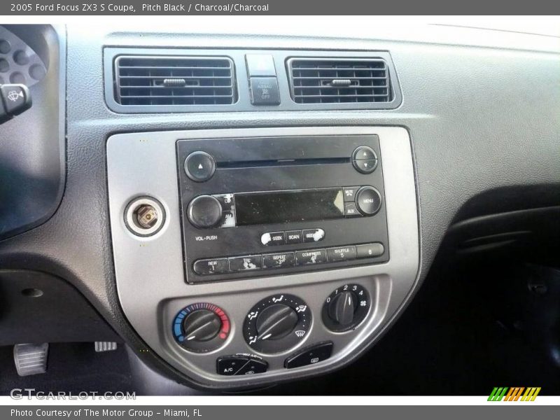 Pitch Black / Charcoal/Charcoal 2005 Ford Focus ZX3 S Coupe