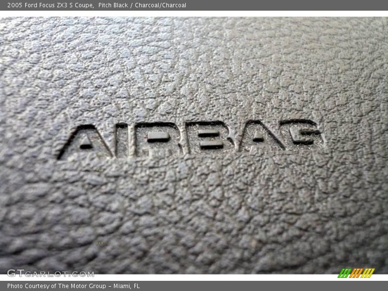 Pitch Black / Charcoal/Charcoal 2005 Ford Focus ZX3 S Coupe