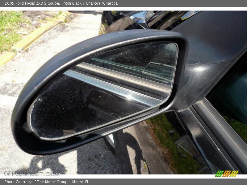 Pitch Black / Charcoal/Charcoal 2005 Ford Focus ZX3 S Coupe