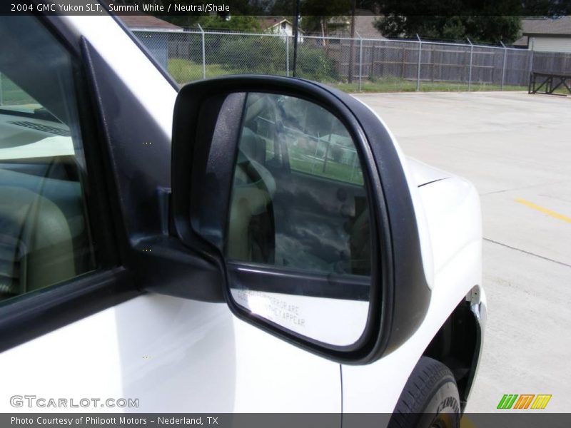 Summit White / Neutral/Shale 2004 GMC Yukon SLT