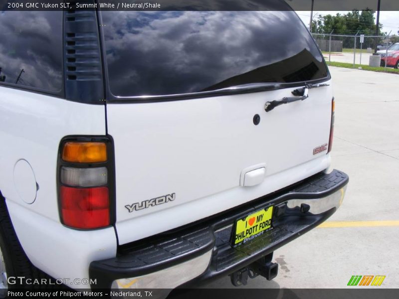 Summit White / Neutral/Shale 2004 GMC Yukon SLT